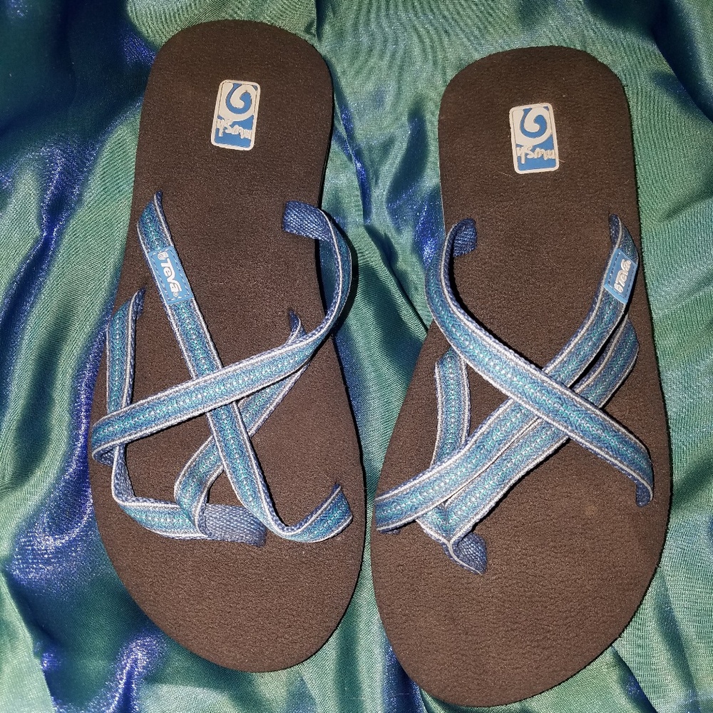 Size 8 brand new teva sandles